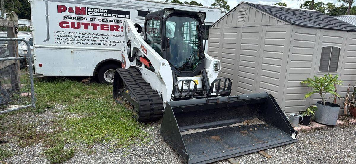 Bobcat T740 track loader clearing a lot in Palm Beach County